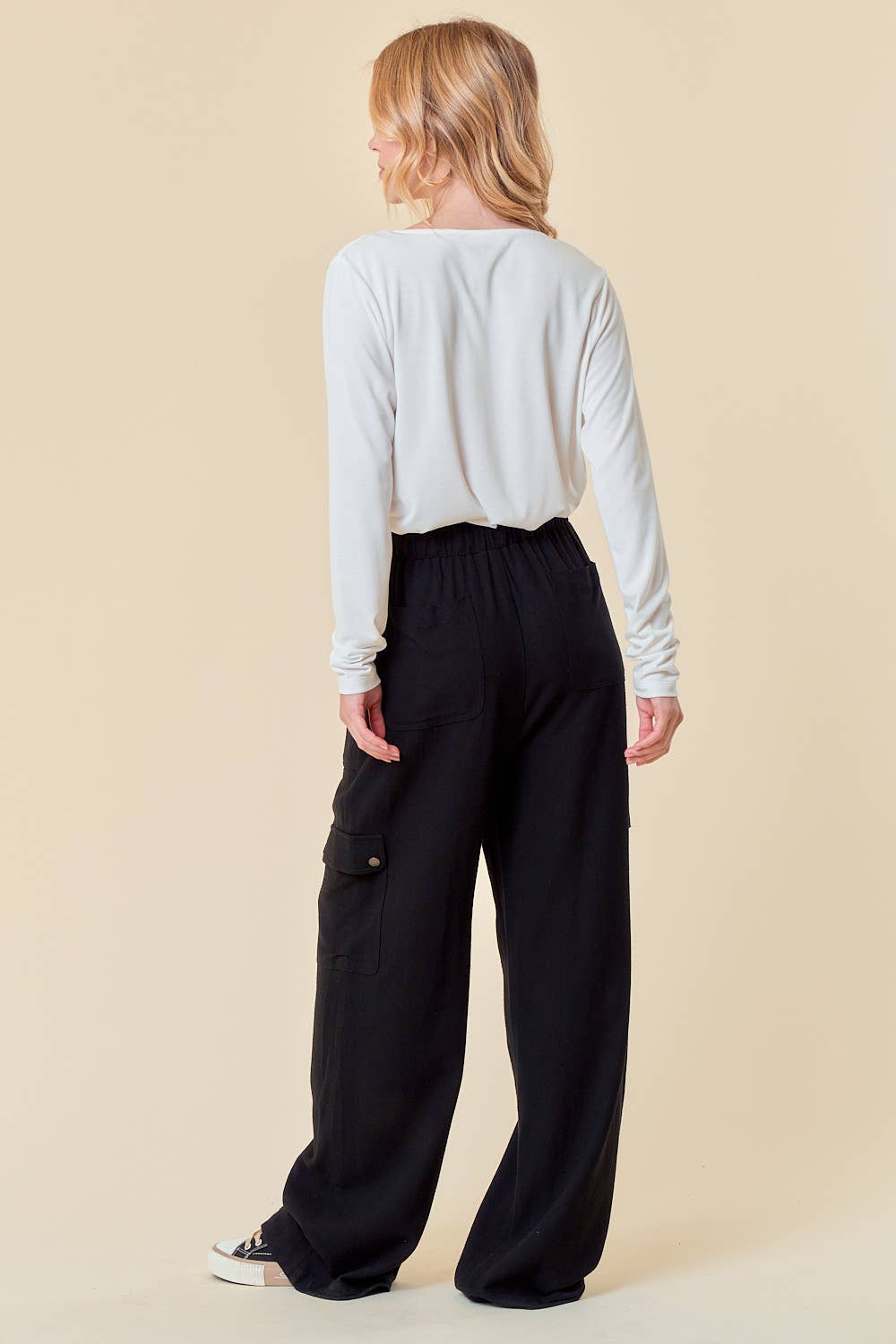 BLACK TIE FRONT PANTS WITH CARGO POCKETS