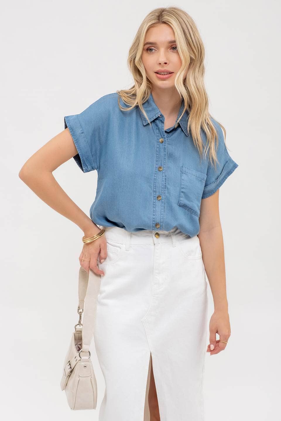COLLARED CHAMBRAY BUTTON DOWN SHIRT